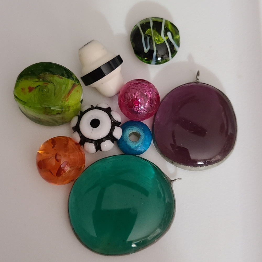 Art Glass Pendants And Beads Murano Swirled Foiled Vintage Gemstones Lot